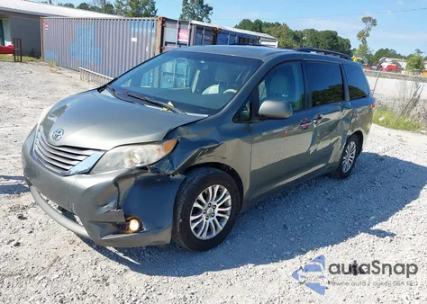 2011 Toyota Sienna Xle V6 z USA, uszkodzony, nr VIN 5TDYK3DC2BS125763